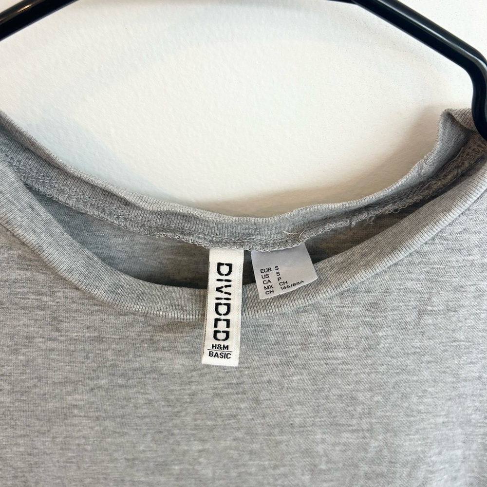H&M Light Gray Basic Tee - Picture 3 of 3